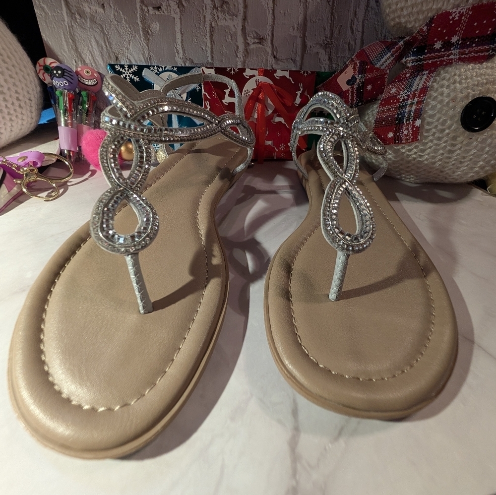 NIB Size 8 Elegant Silver Women's Sandals